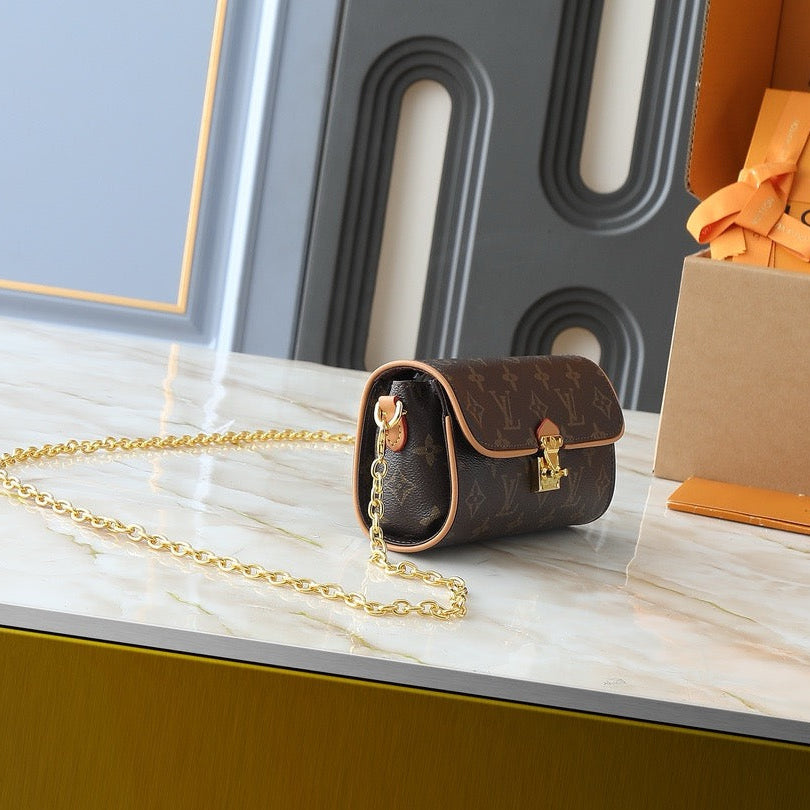 THE CAMILLE POCHETTE BAG