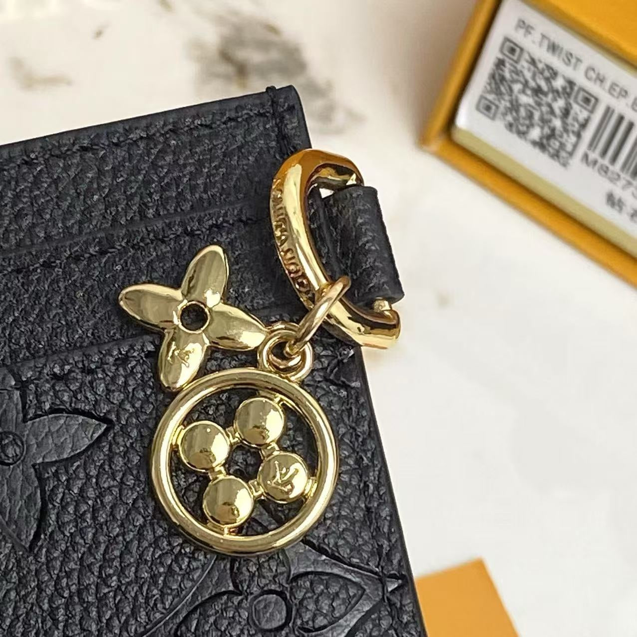 CARD HOLDER - PLAIN BLACK